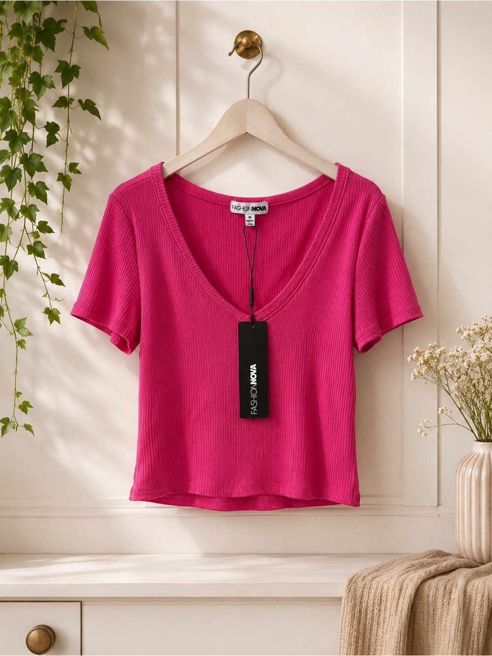 Fashion Nova Valerie V-Neck Ribbed Crop Tee – Magenta Stretch